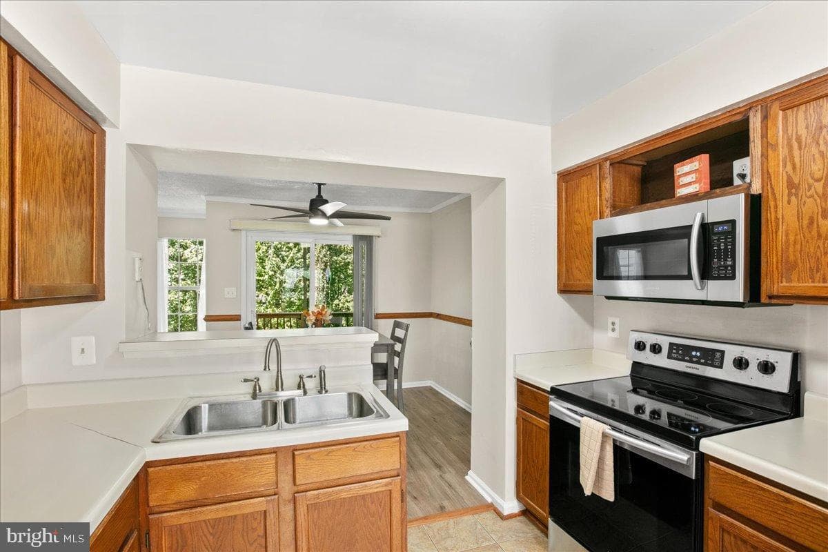 907 Wind Ridge Drive photo 8
