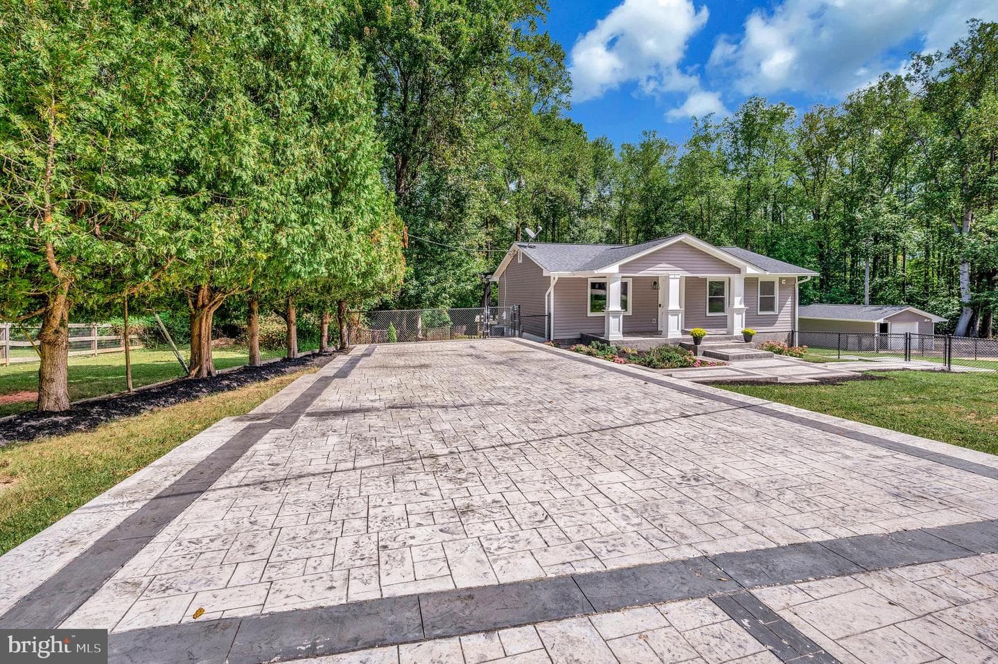 25 Turner Drive photo 2