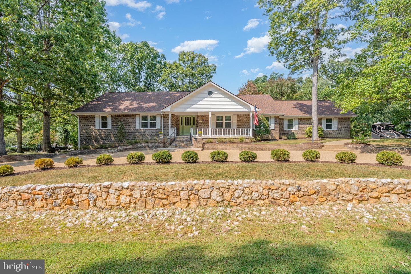 2 Hunters Court