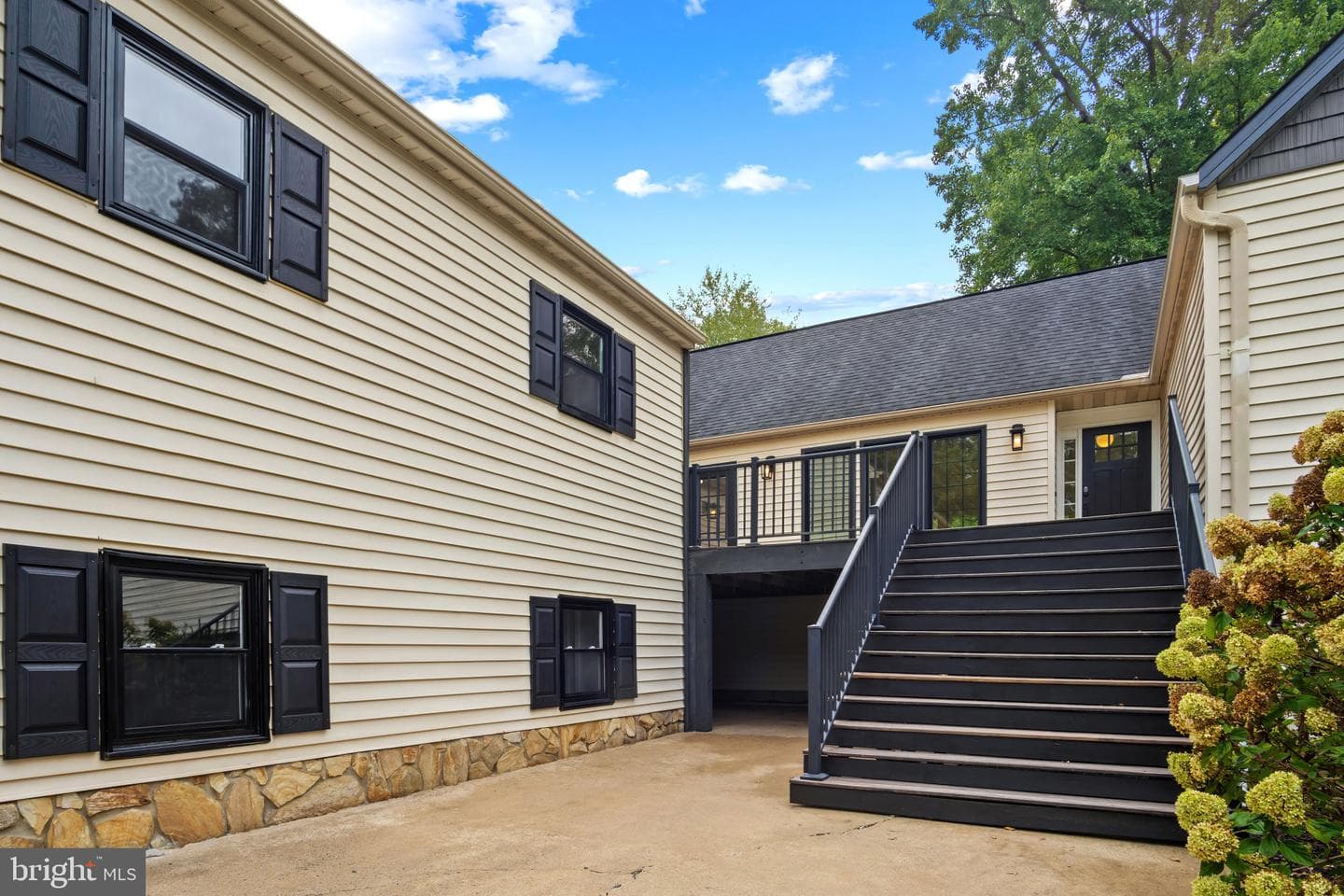 45 Hulvey Drive photo 3