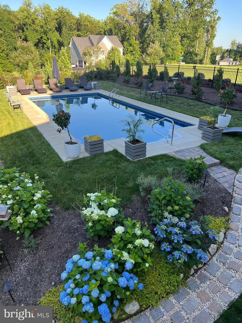 20 Genevieve Court photo 85