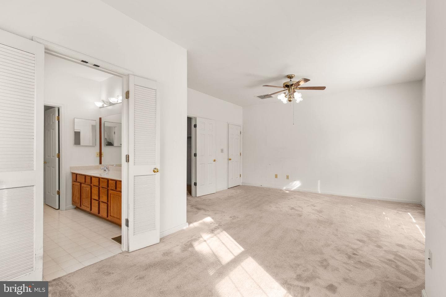 31 N Pointe Drive photo 23