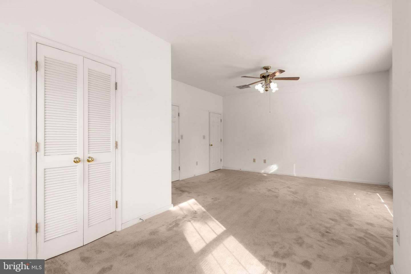31 N Pointe Drive photo 24