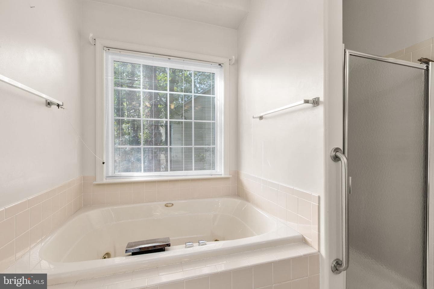 31 N Pointe Drive photo 26