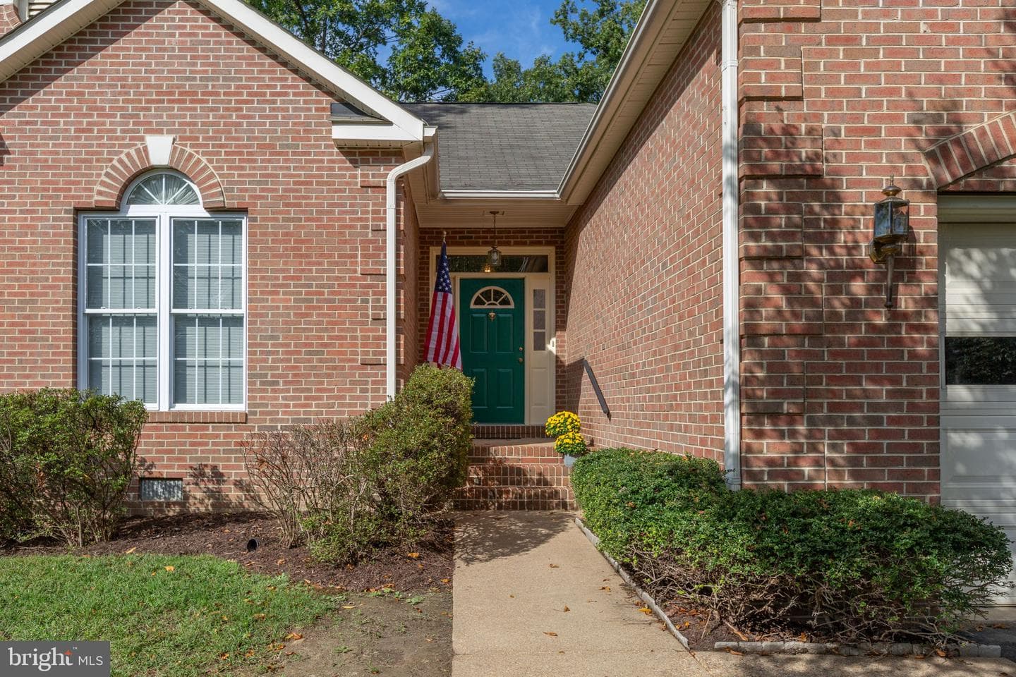 31 N Pointe Drive photo 3