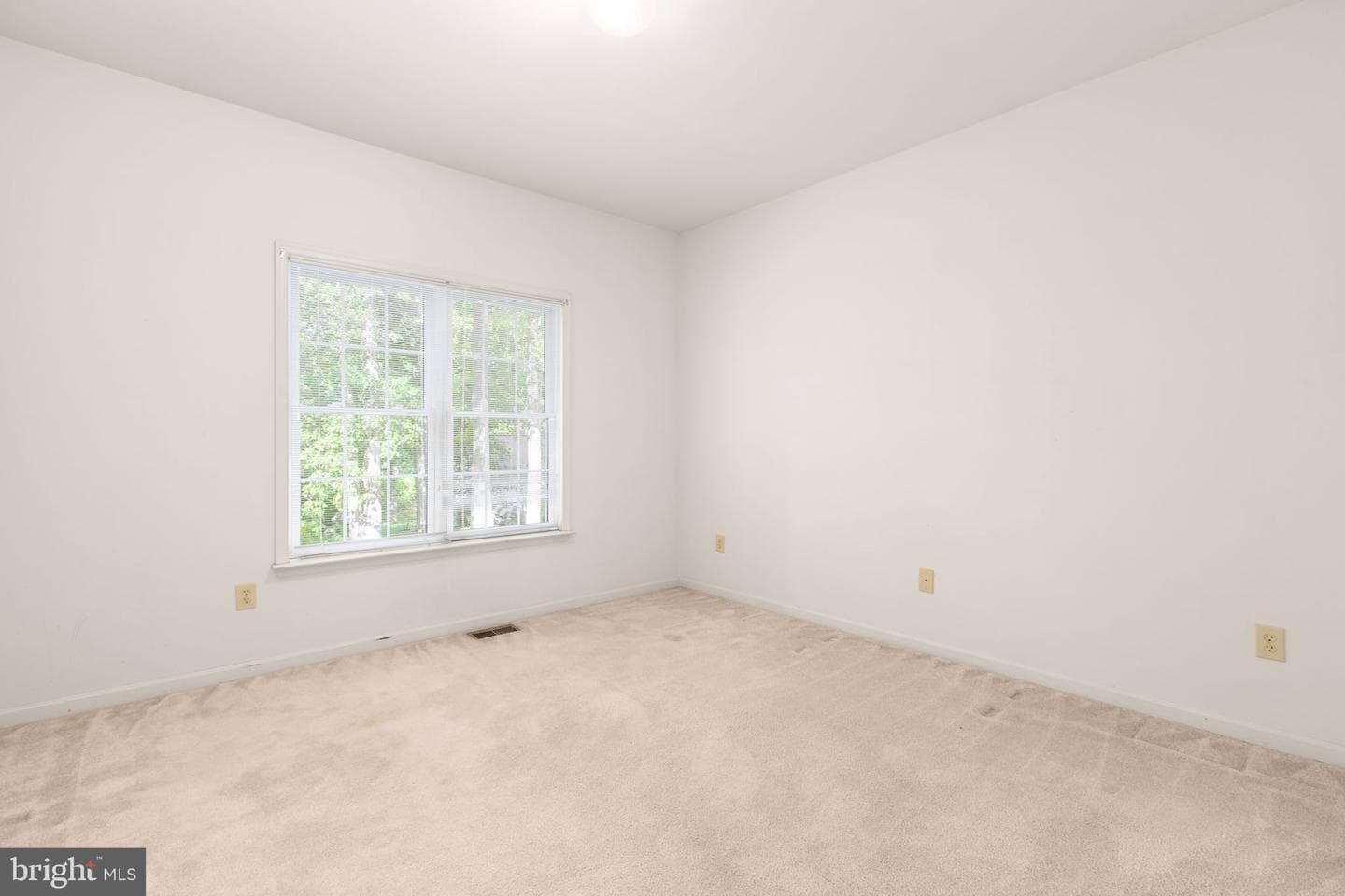 31 N Pointe Drive photo 32