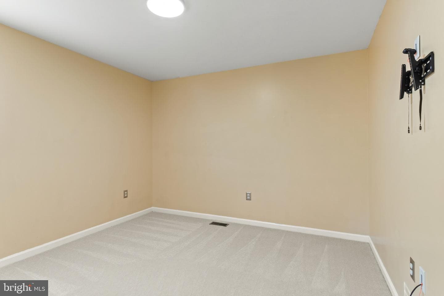 57 Boxwood Drive photo 31