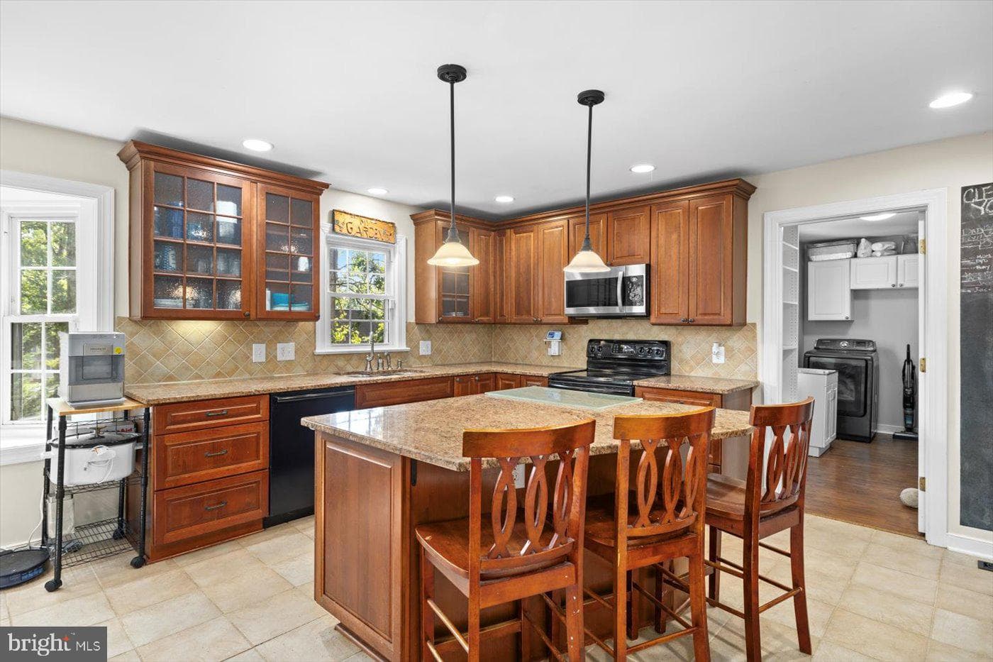 616 Winterberry Drive photo 12