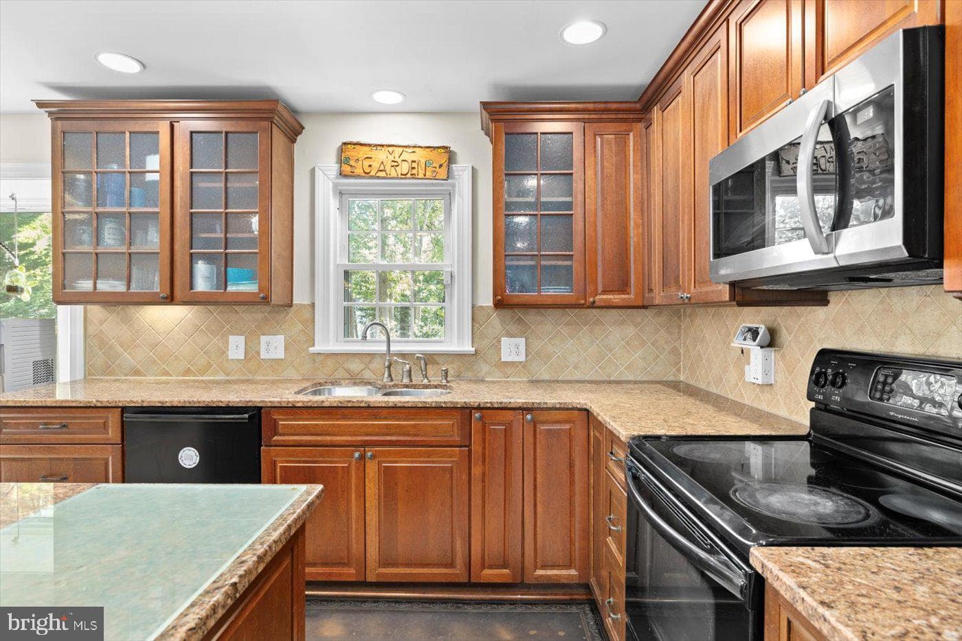 616 Winterberry Drive photo 15