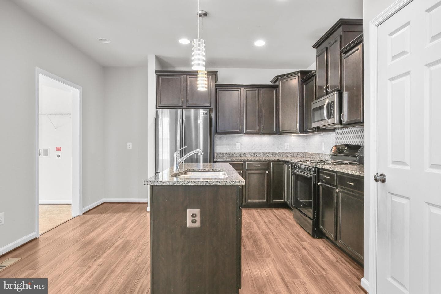 407 Apricot Street photo 11
