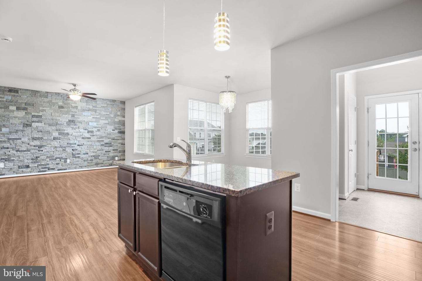 407 Apricot Street photo 13