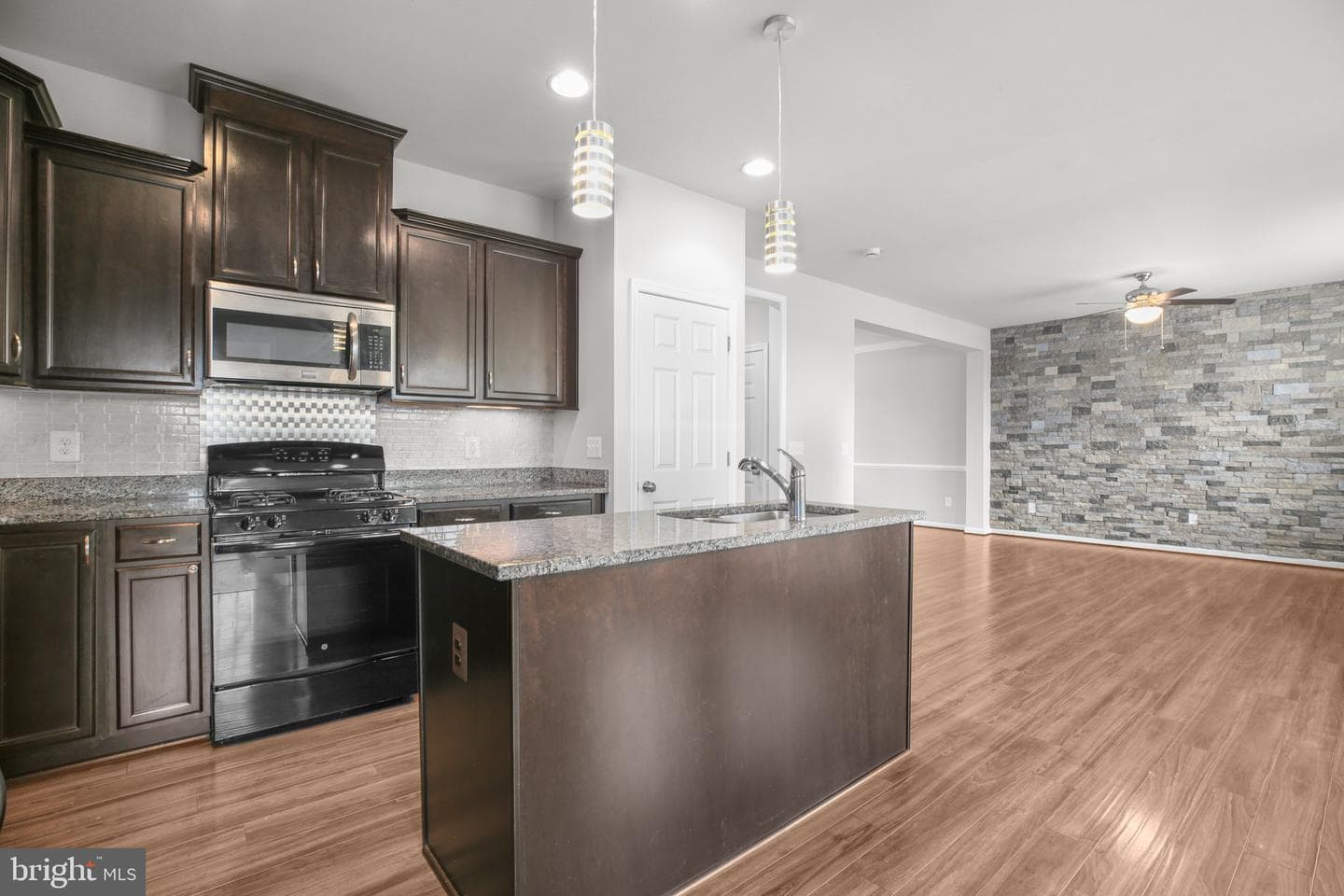 407 Apricot Street photo 14