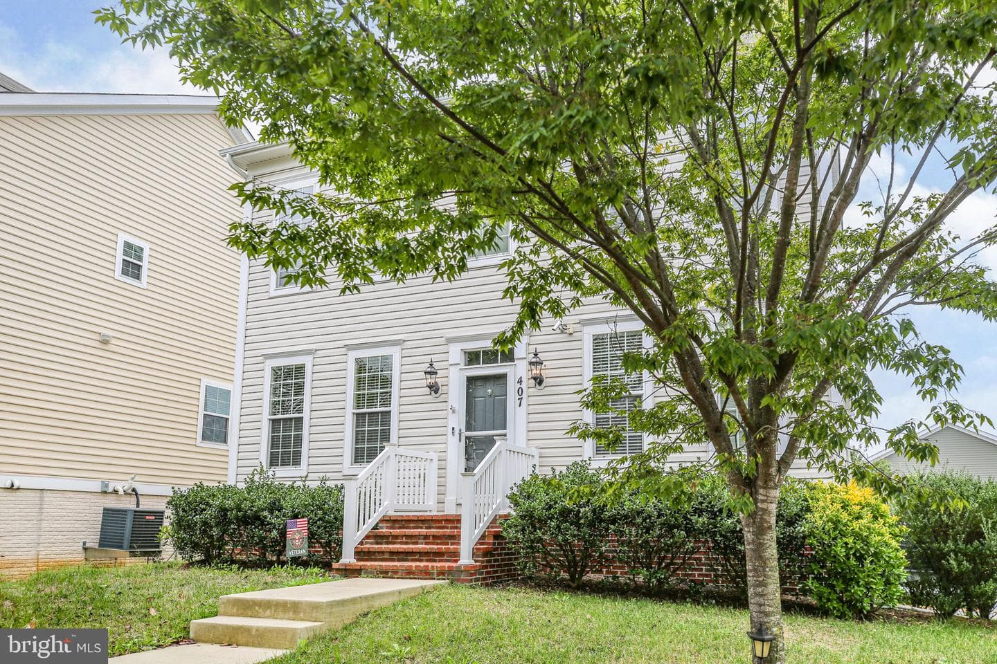 407 Apricot Street photo 2