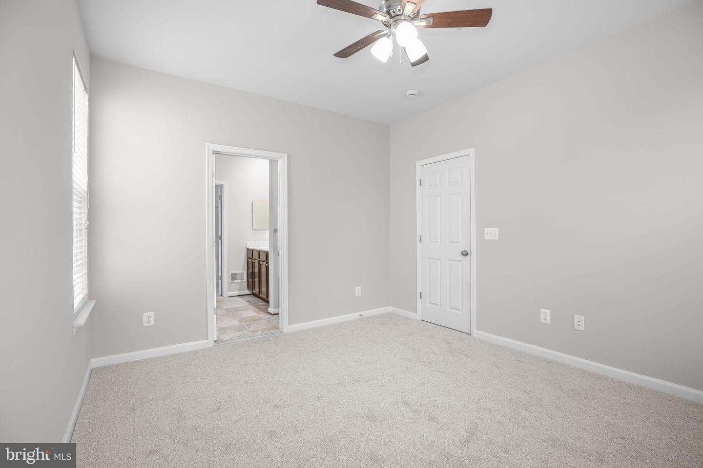 407 Apricot Street photo 24