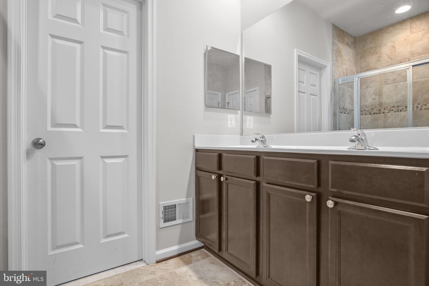 407 Apricot Street photo 26