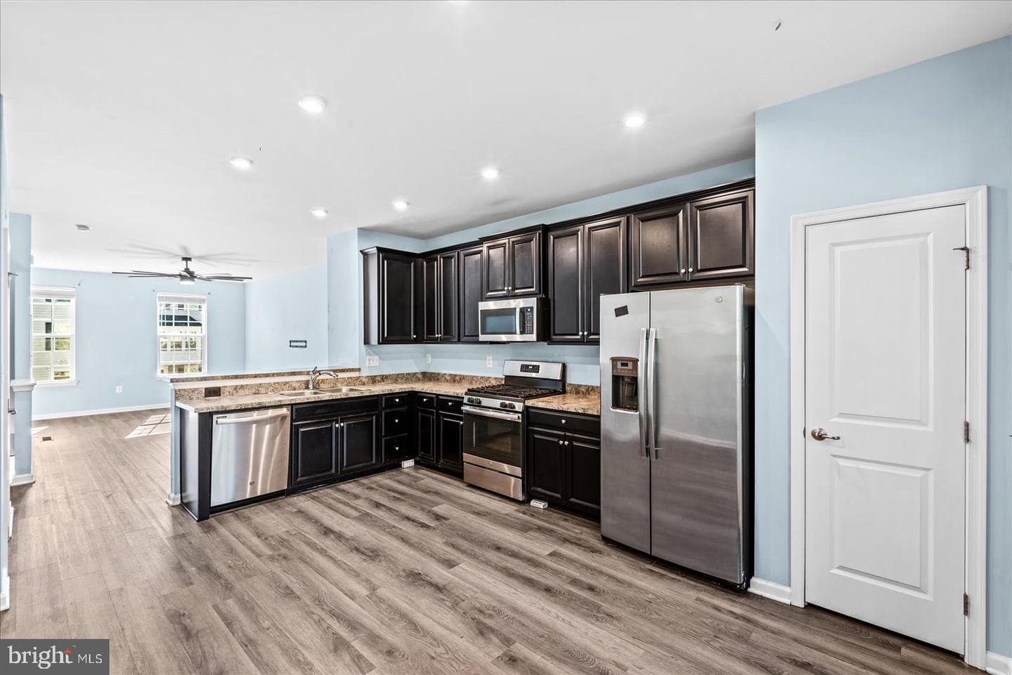 720 River Crest Way photo 3