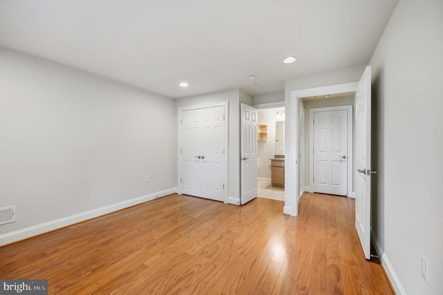 121 Ambrose Lane photo 28
