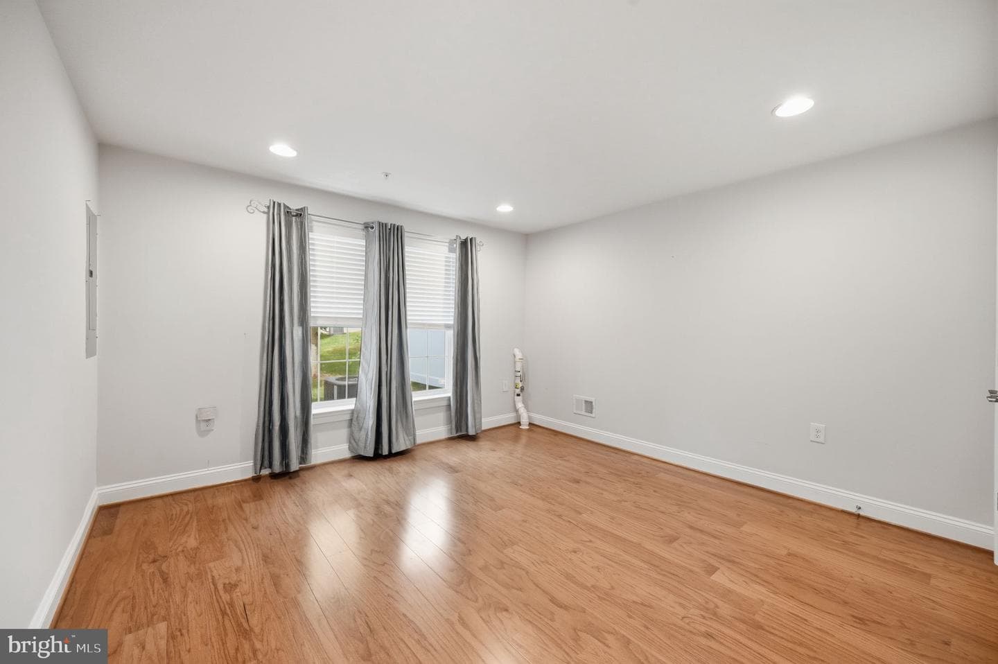 121 Ambrose Lane photo 35