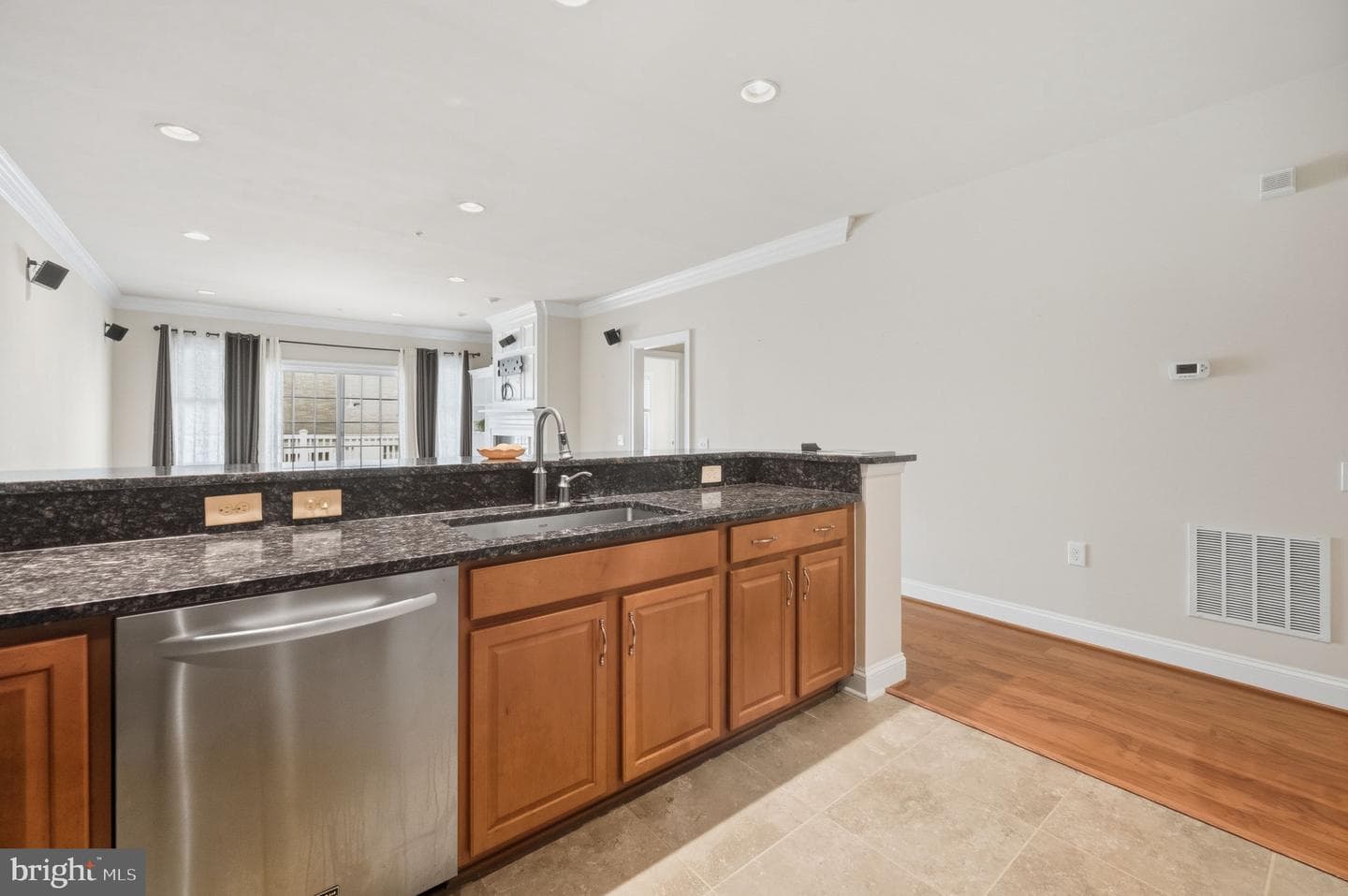121 Ambrose Lane photo 6