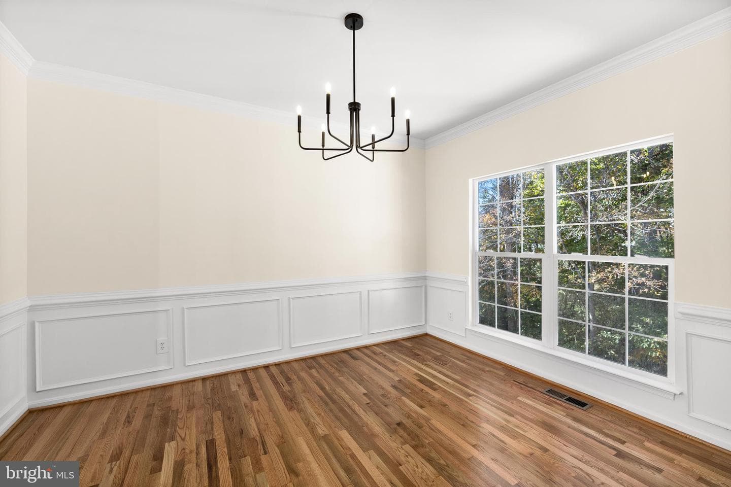 9 Tudor Court photo 13