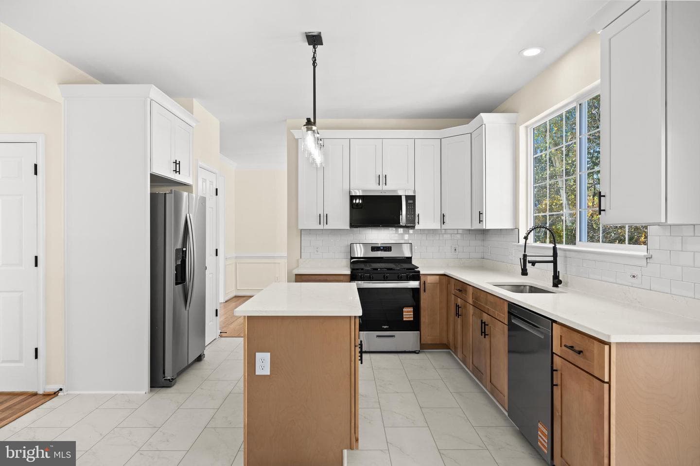 9 Tudor Court photo 18