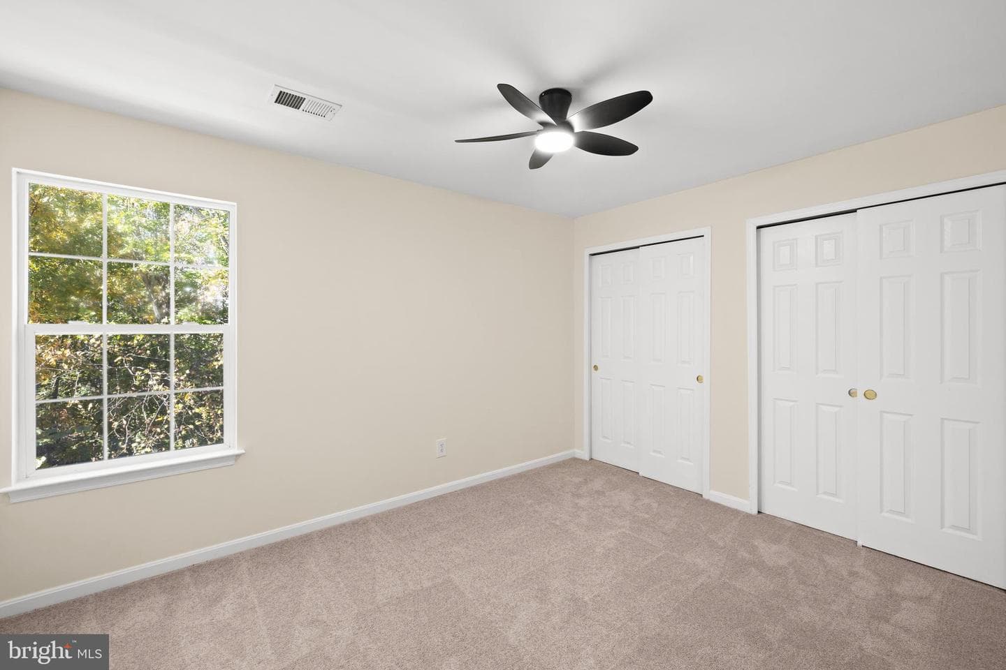 9 Tudor Court photo 36