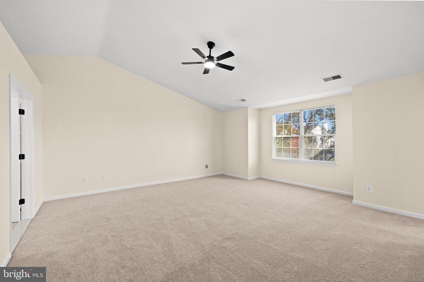 9 Tudor Court photo 38