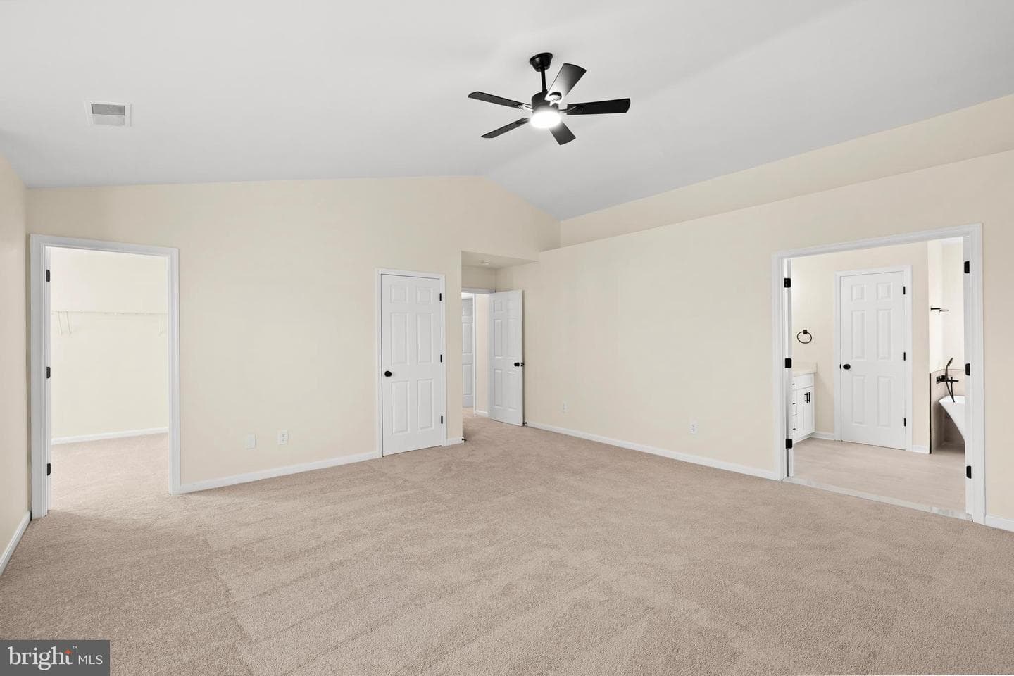 9 Tudor Court photo 40