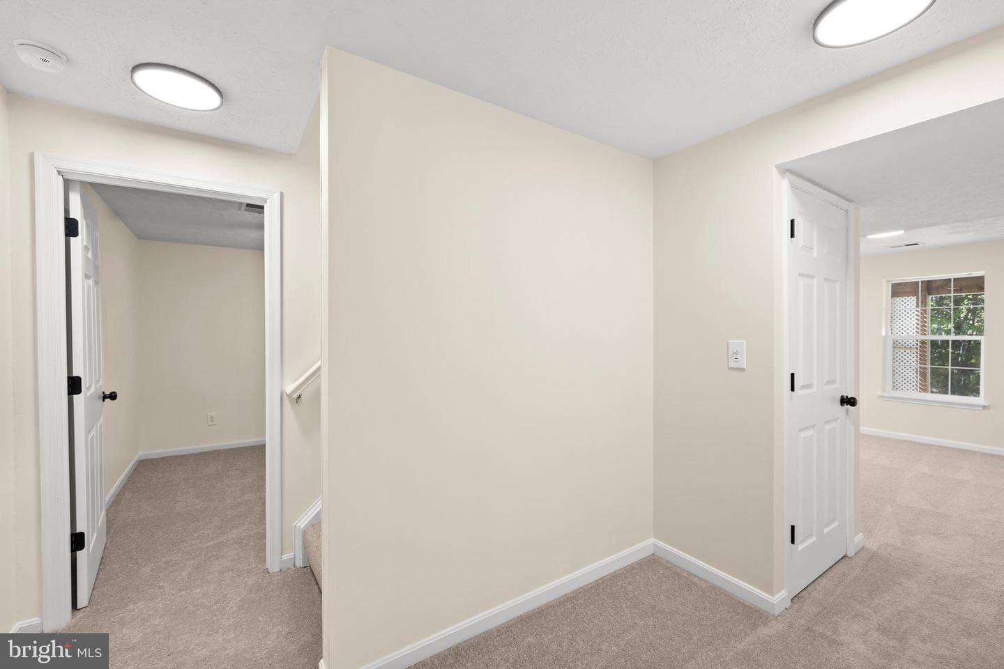 9 Tudor Court photo 48