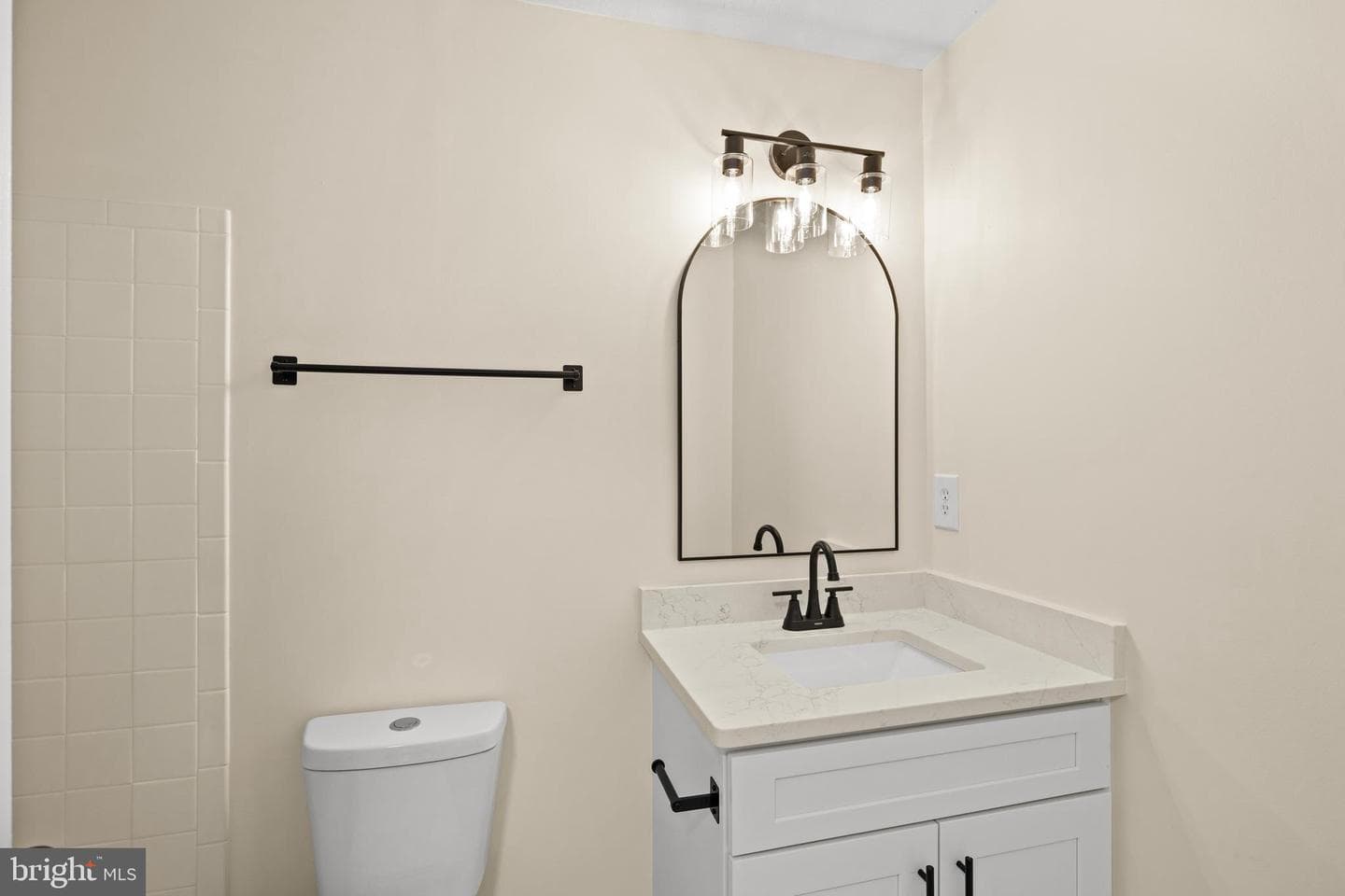 9 Tudor Court photo 52