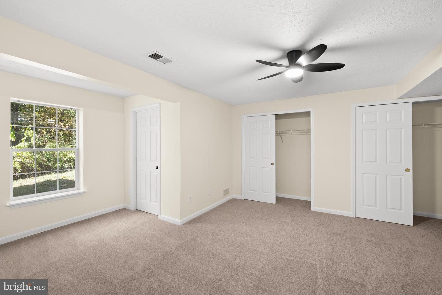 9 Tudor Court photo 53