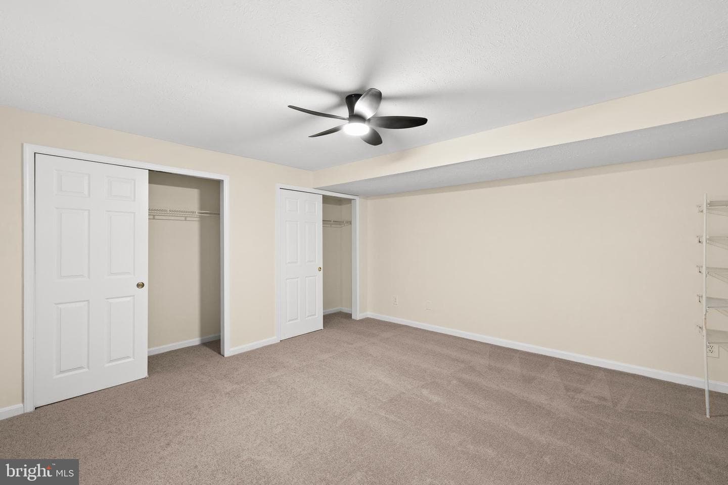9 Tudor Court photo 54