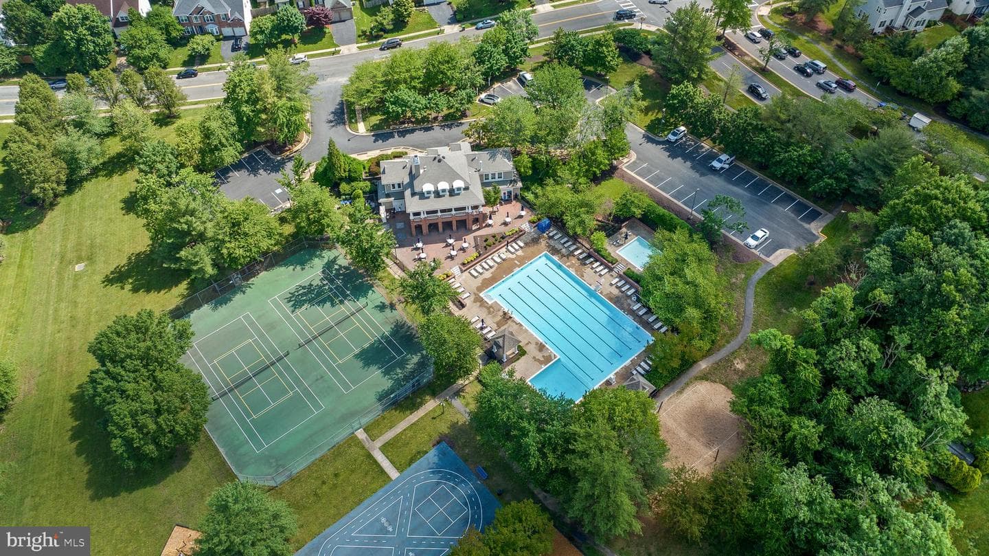 9 Tudor Court photo 60