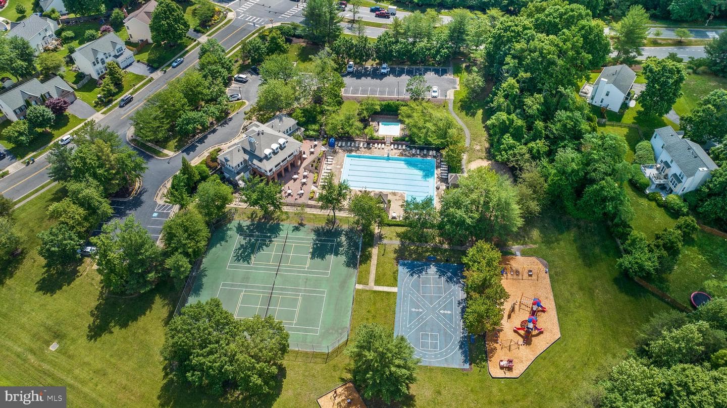 9 Tudor Court photo 61