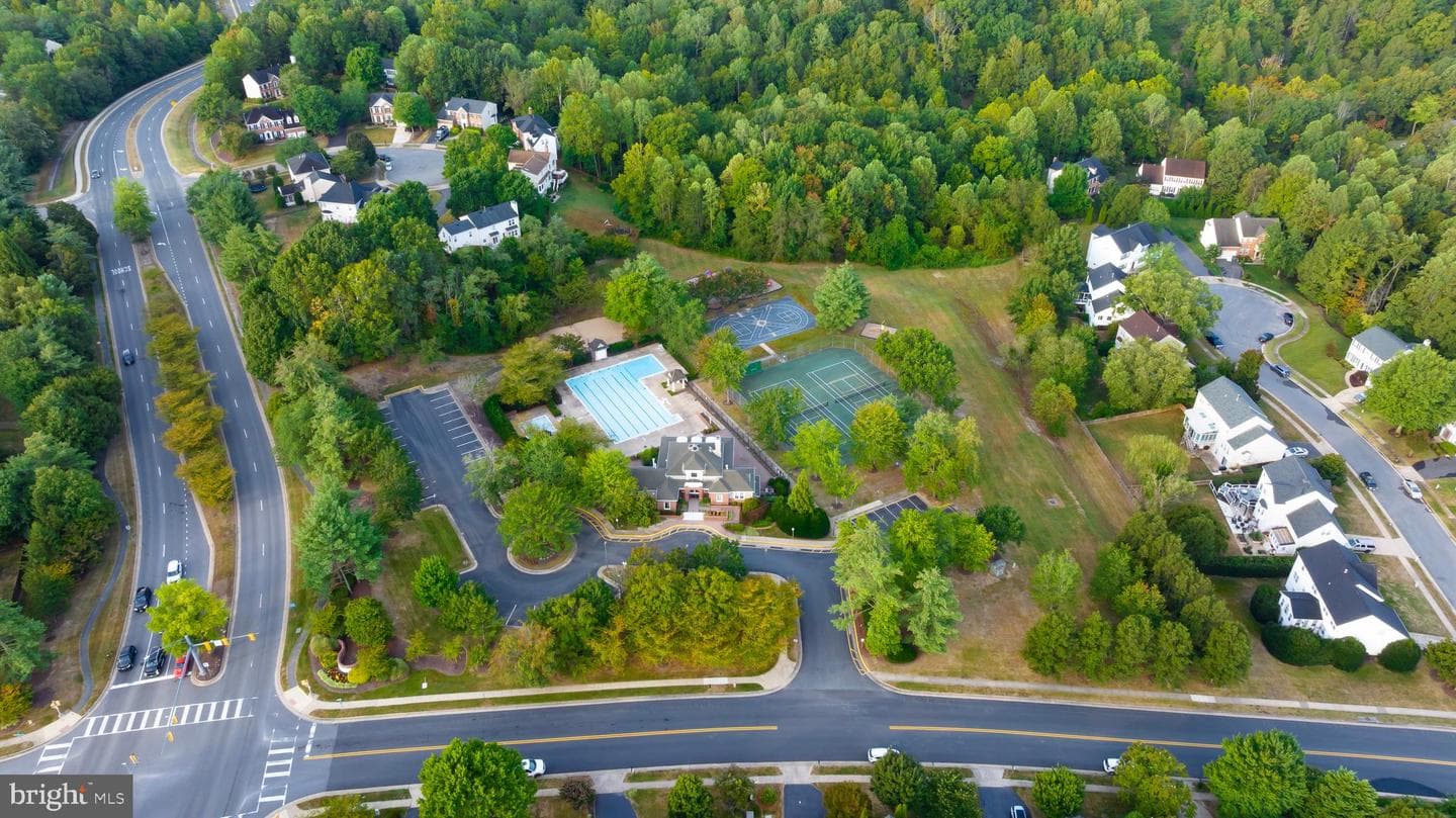 9 Tudor Court photo 67