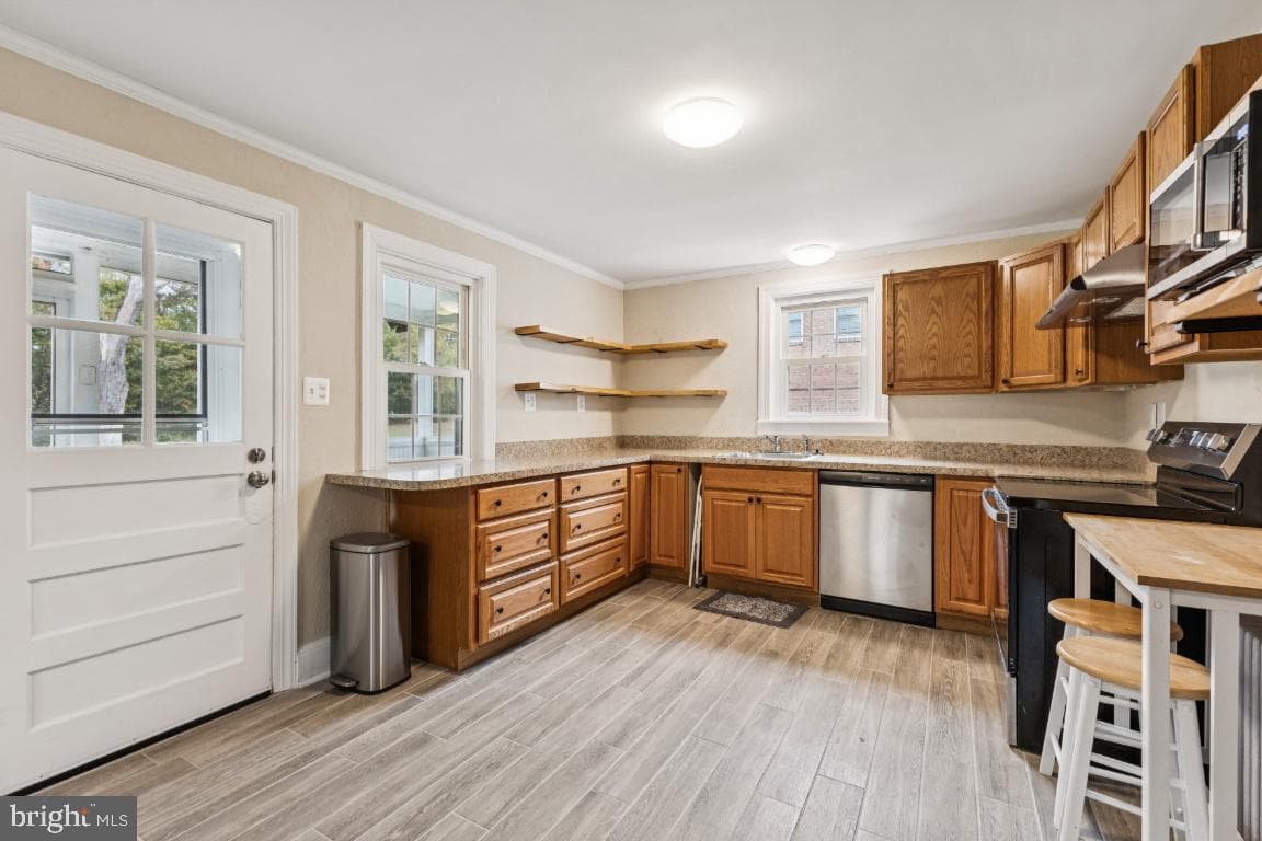 1037 Julian Drive photo 4