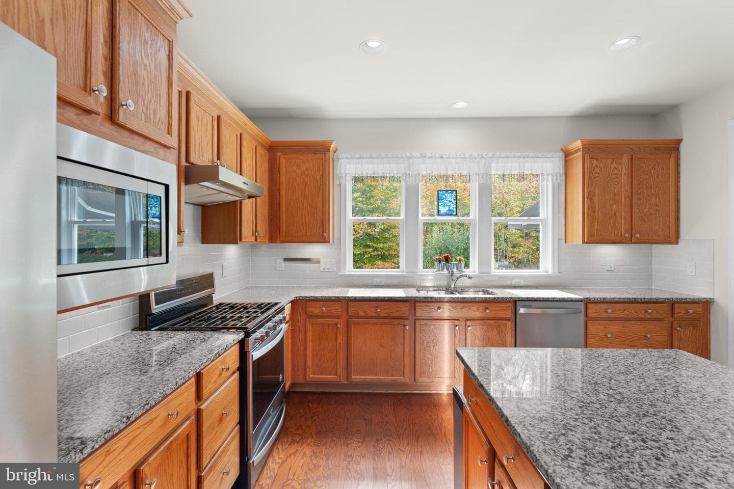 35 Montauk Avenue photo 28