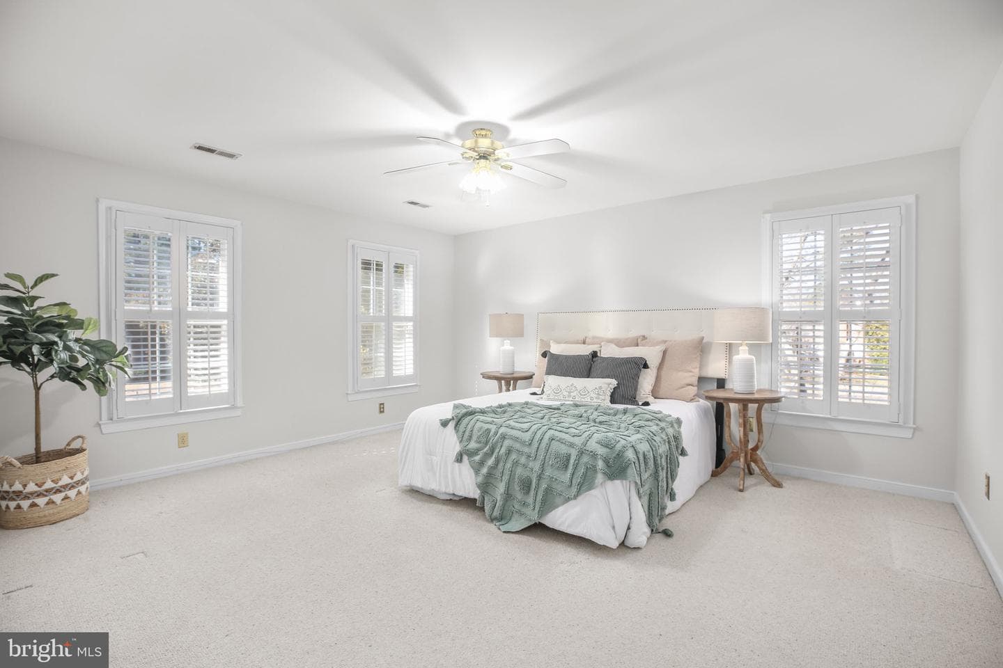 200 Kent Avenue photo 33