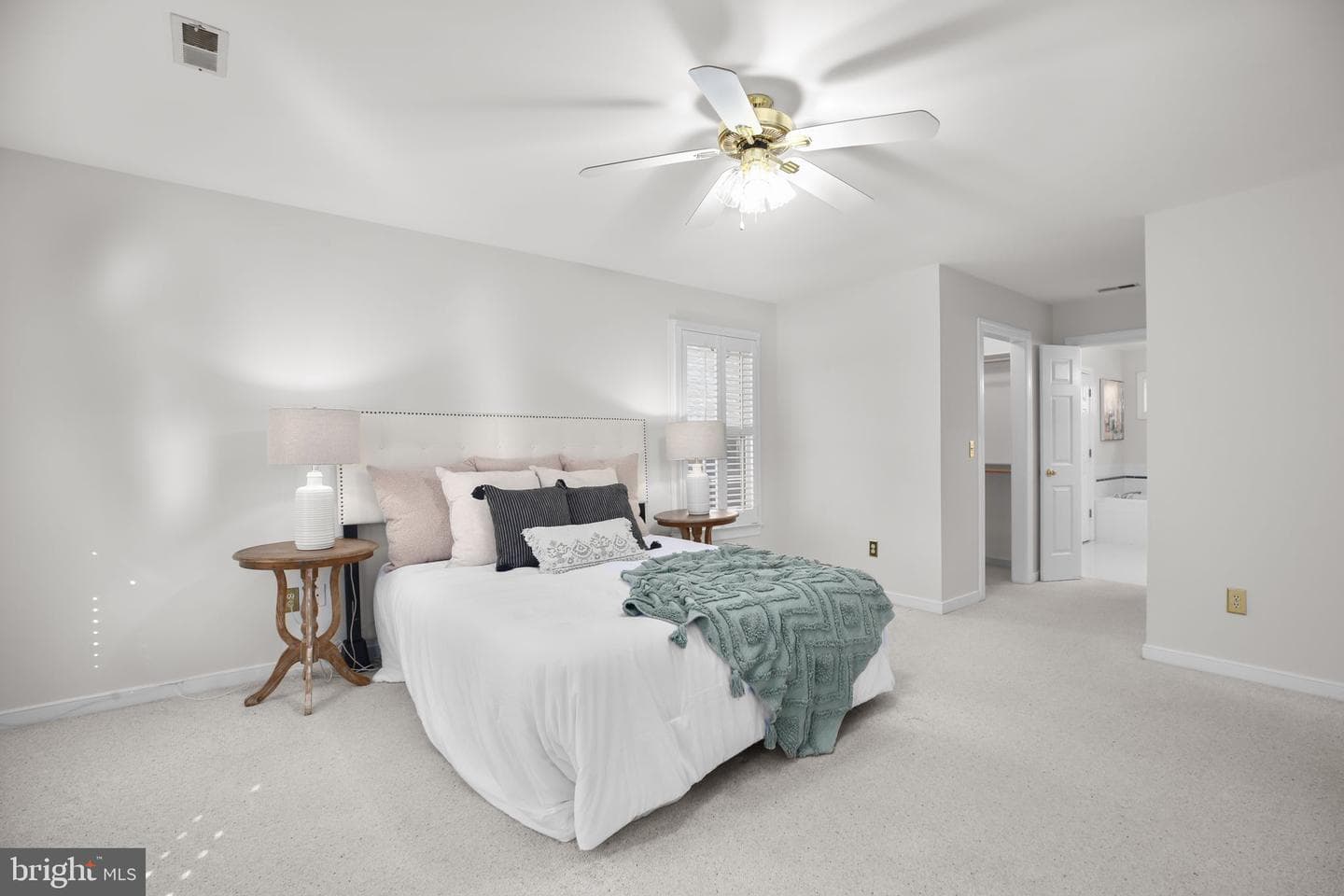 200 Kent Avenue photo 34