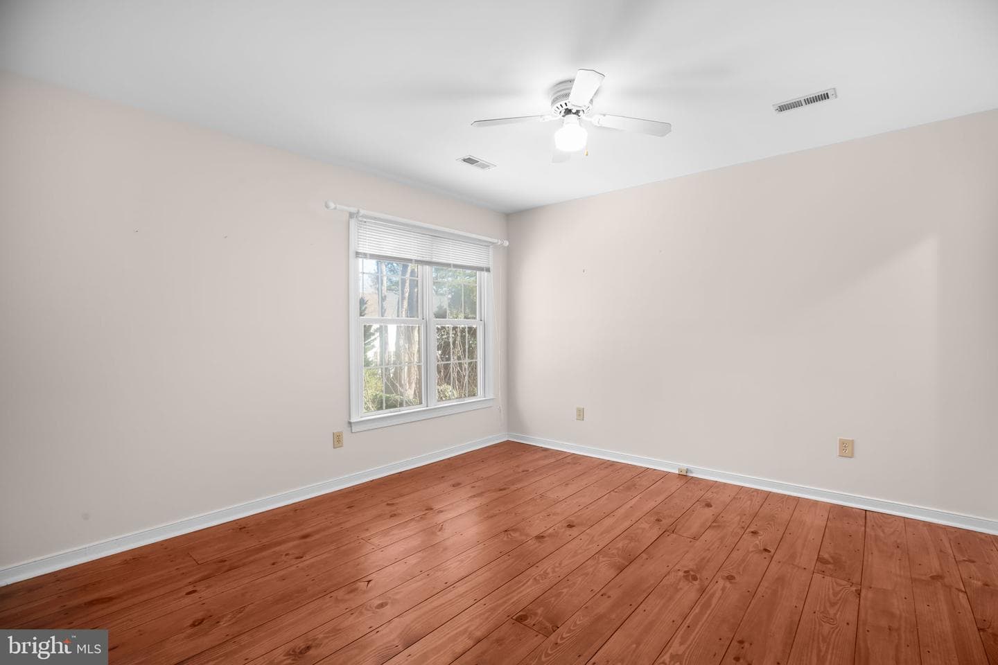 200 Kent Avenue photo 50
