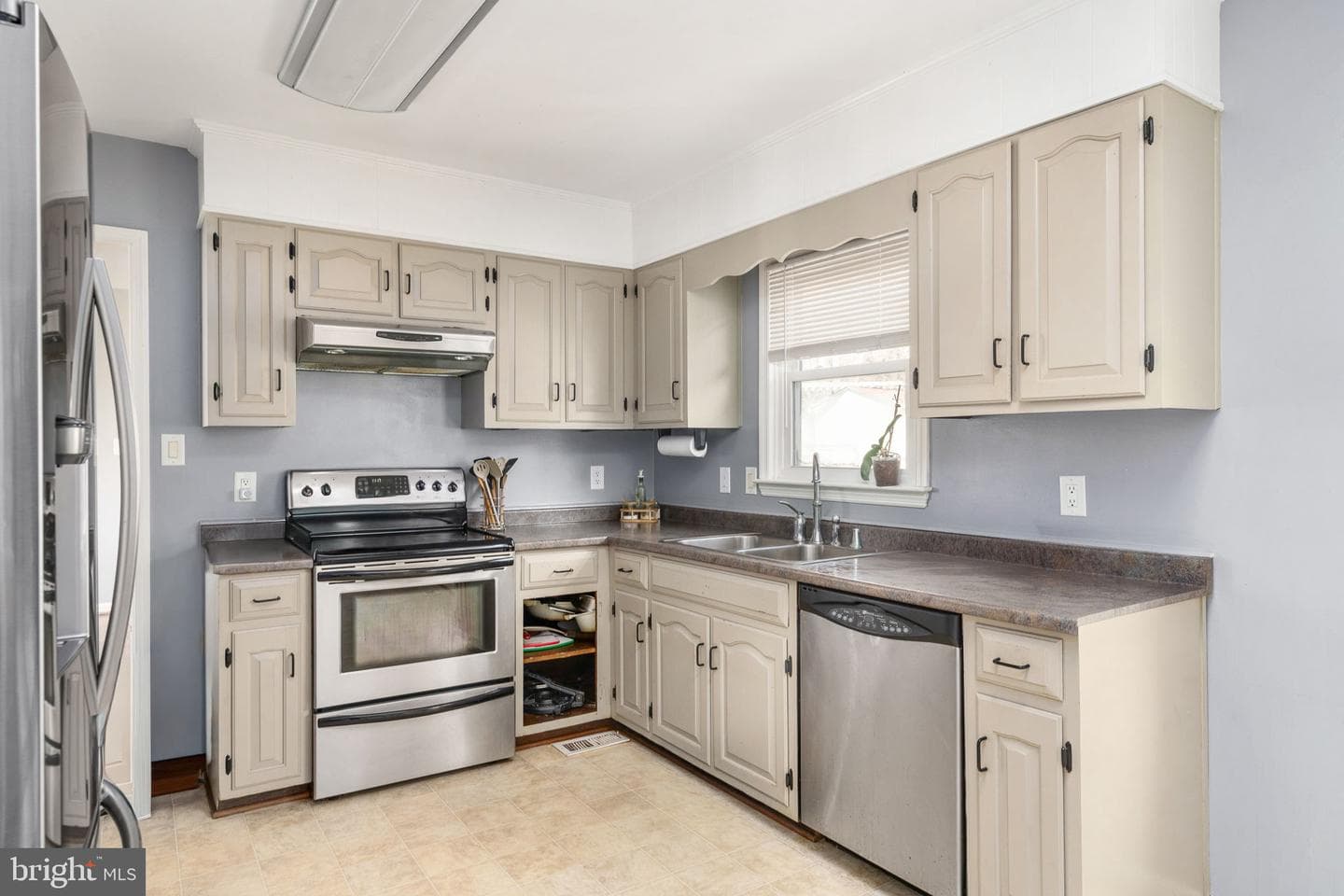22 Leslie Drive photo 12