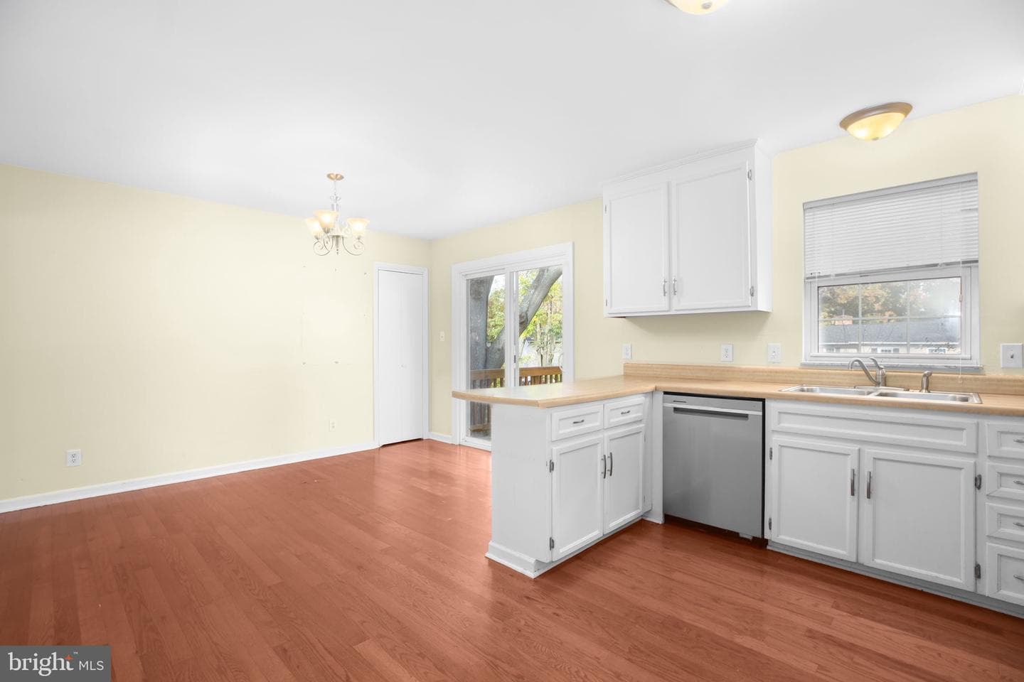 1701 Rogers Street photo 5