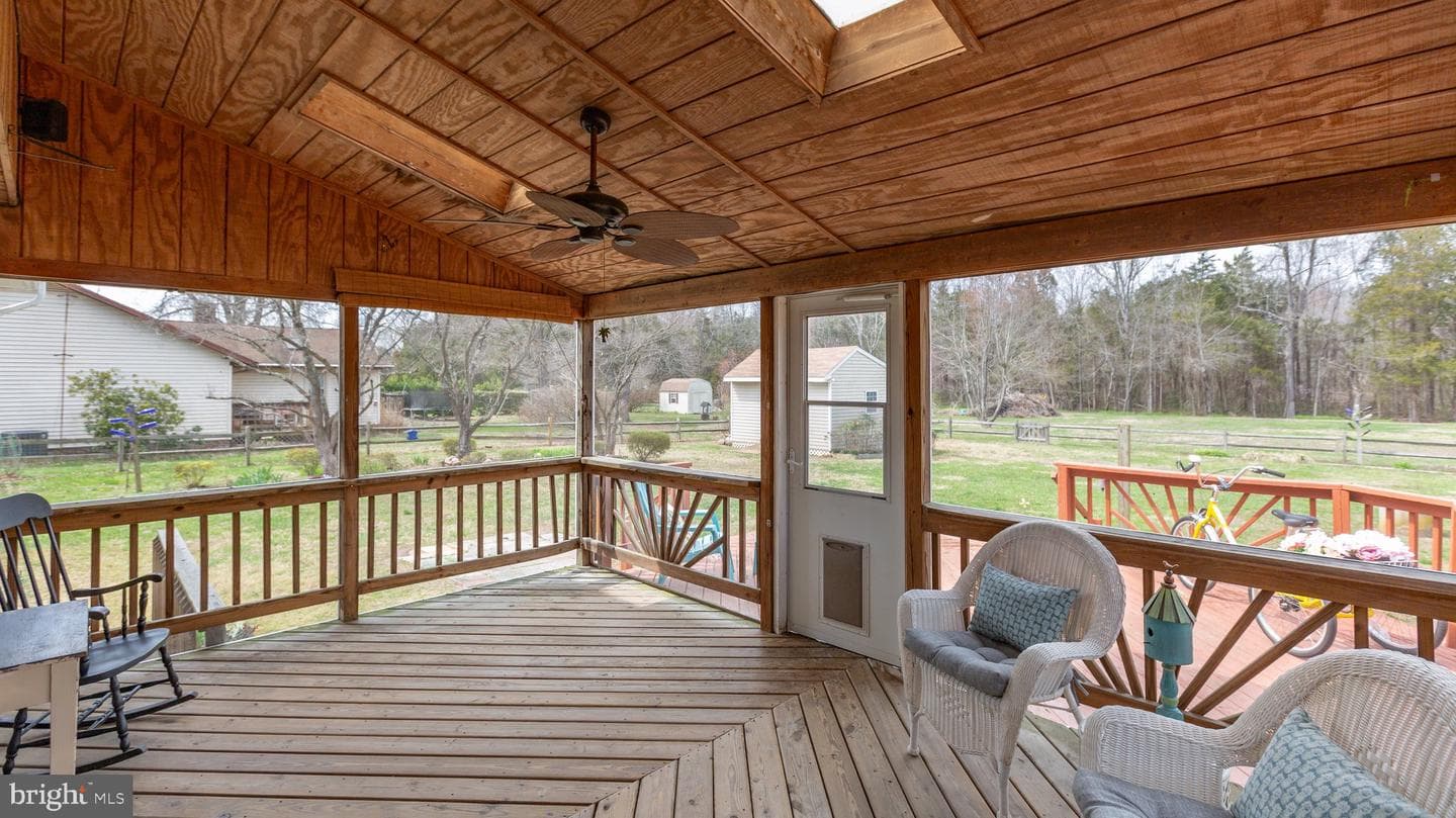 201 Old Landing Court photo 39