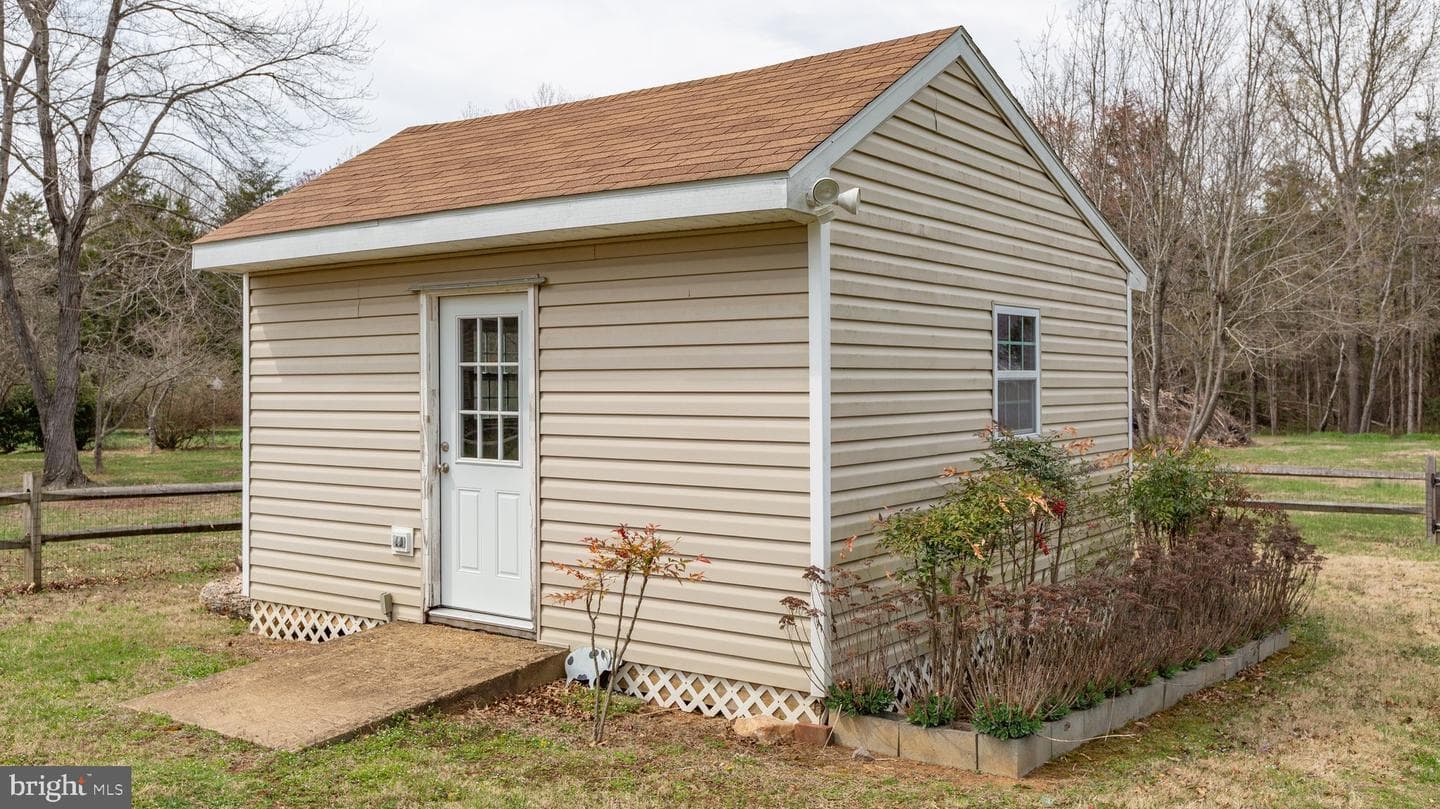 201 Old Landing Court photo 46