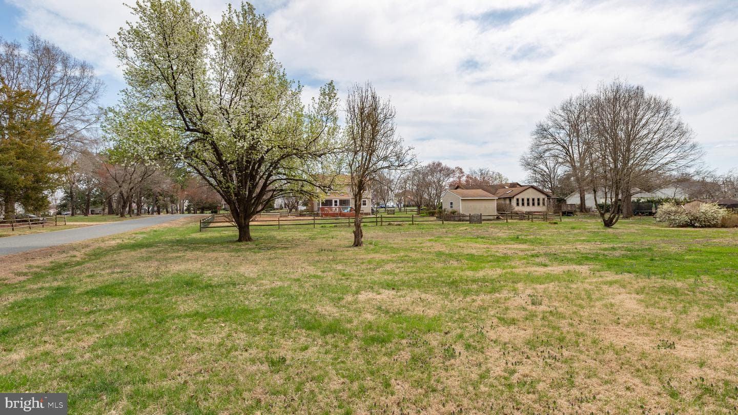 201 Old Landing Court photo 48