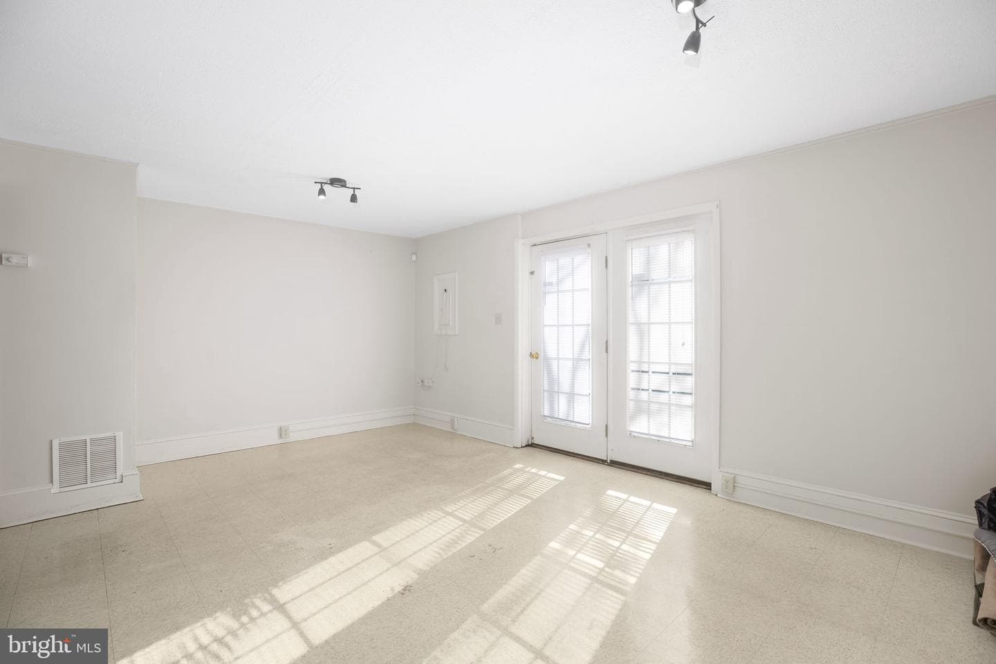 57 Bristol Court photo 23