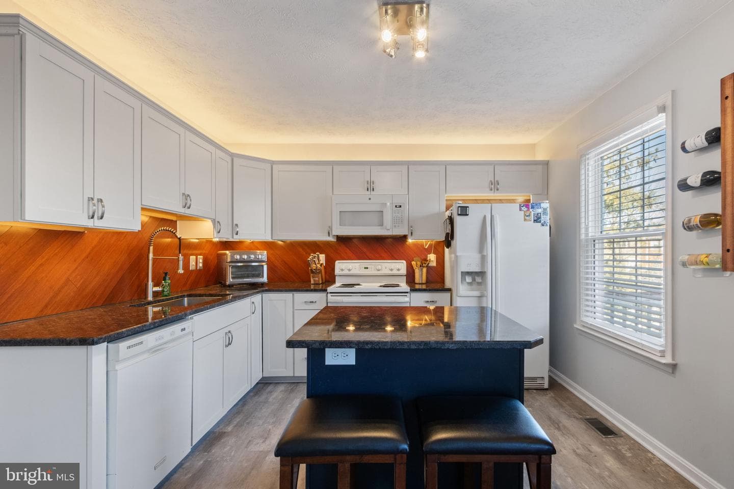 101 Bonair Street photo 2