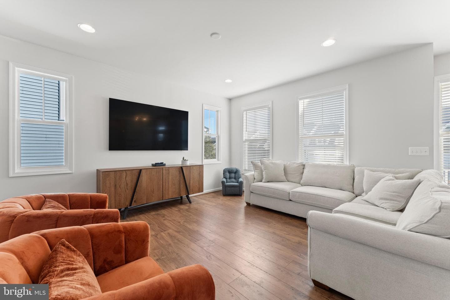 462 Coastal Avenue photo 10