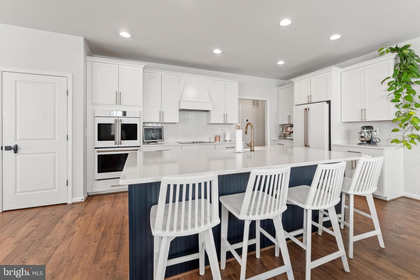 462 Coastal Avenue photo 16