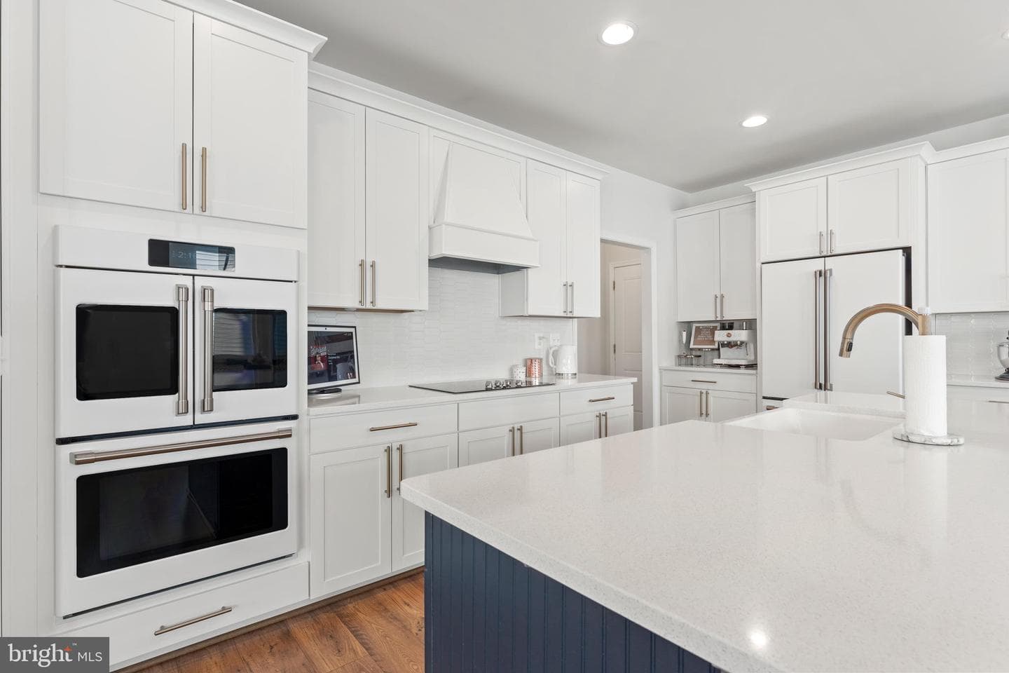 462 Coastal Avenue photo 17